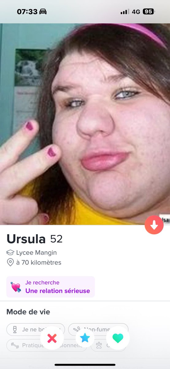 Ursula gives you a superlike !!! Euhhhh je sais pas comment je doit le prendre 🤔 #tinder #Crush