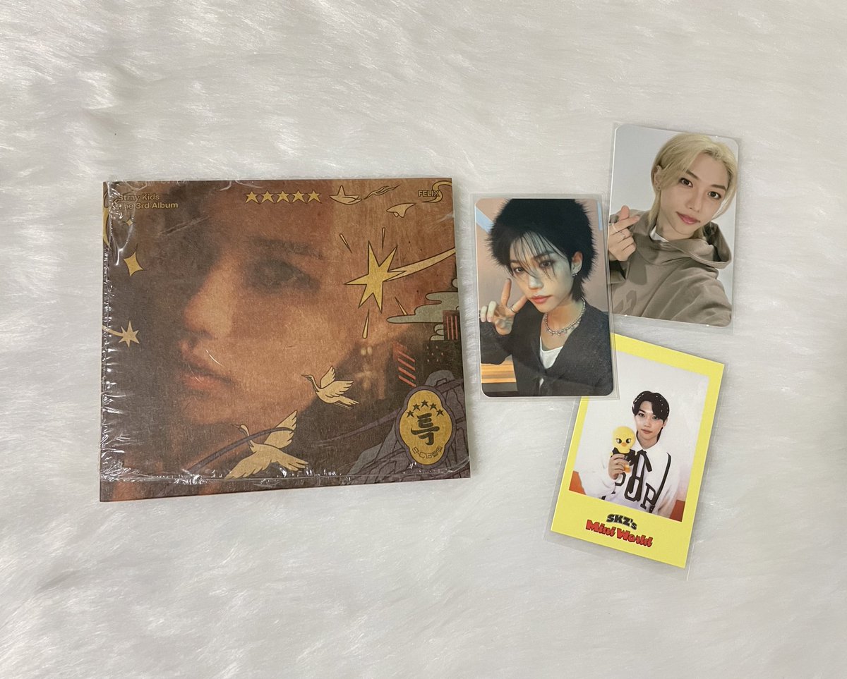 2Jeons_BNS's tweet photo. STRAY KIDS GIVEAWAY 🤘🎸

Winner = 1 lucky Stay

1 Felix Soundwave Hoodie
1 Felix Season’s Greetings pob
1 Felix 5-Star PC
1 unsealed digipack

🎸Follow, like, RT
🎸with PH address only. sf shoulder by Winner
🎸Ends when we reach 200 RT https://t.co/PW6JmeQUpD