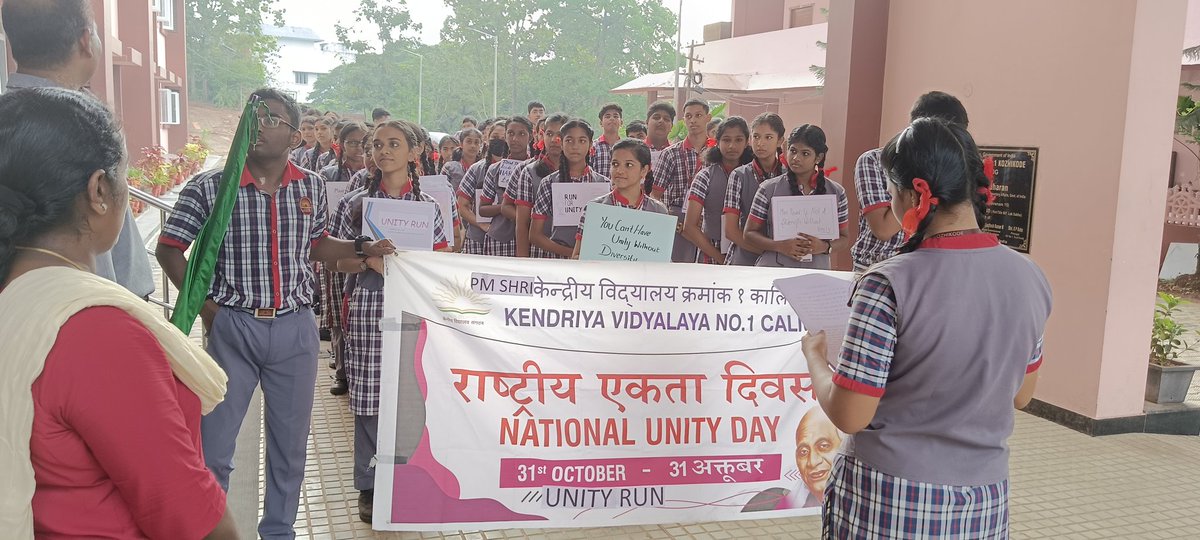 CltKv1's tweet image. 🏃‍♂️🤝 Striding in Unity, Taking Pledges! KV NO. 1 Calicut students join hands in the National Unity Day Unity Run and Pledge Ceremony. 🌟 #NationalUnityDay #UnityRun #PledgeForUnity #KVNO1Calicut