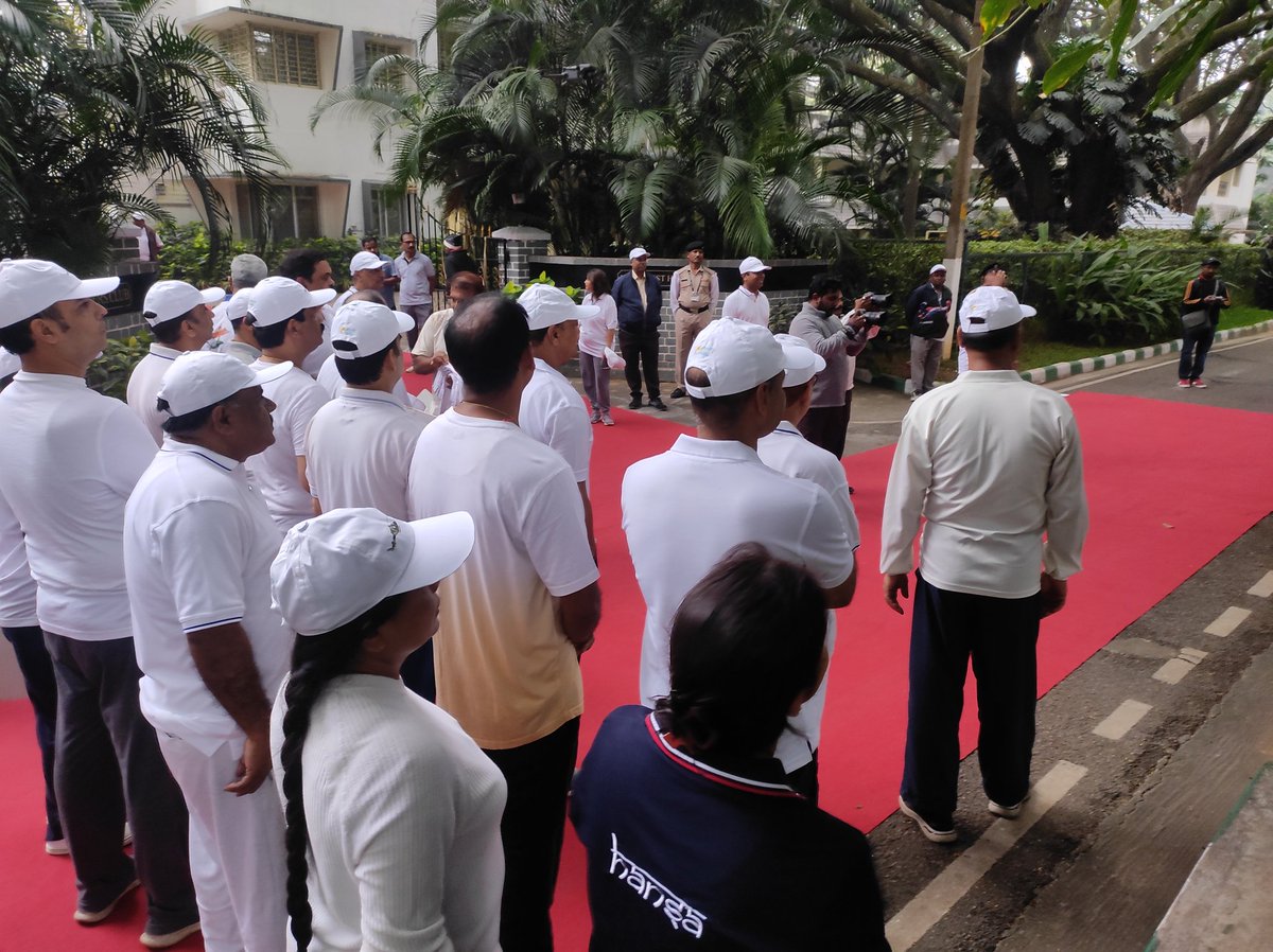 Deepshikha_1117's tweet photo. The event continued outside the premises of the township to spread the word to people around. 
"One-step at a time, towards making a united and great nation"
#WhateyEvent #IronManOfIndia #RunforUnity @JoelMJacob90 https://t.co/93HVe4QA8I