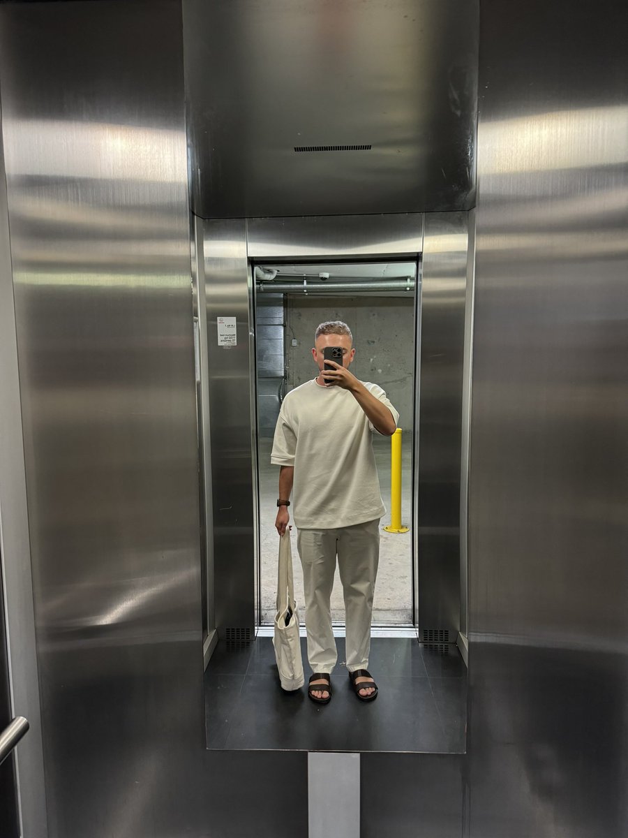 ALEKONDAR's tweet photo. Do blondes have more fun? https://t.co/RXI5D8Kwmq