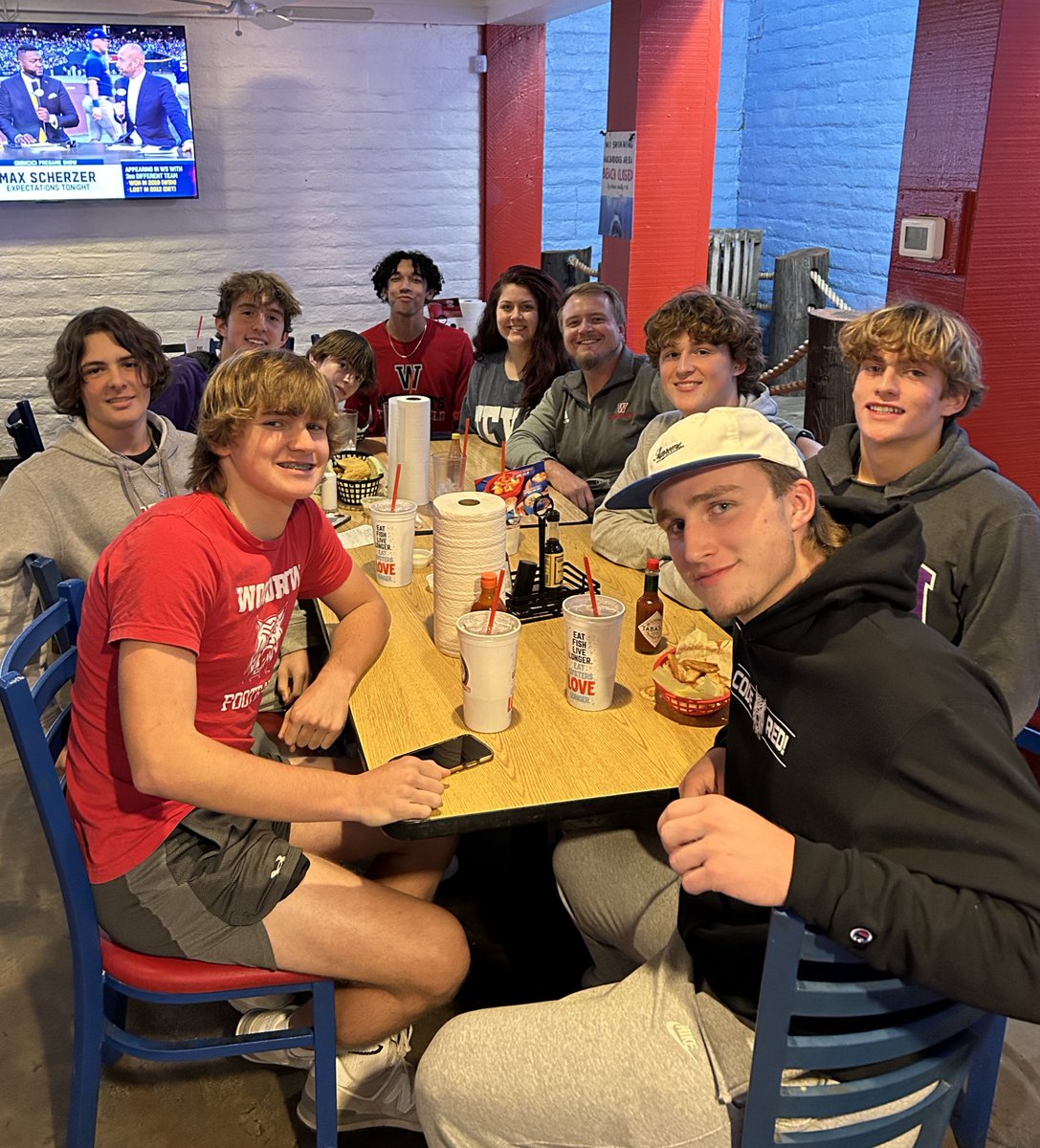 Great #LBsupper at <a href="/BigShucks_DFW/">Big Shucks</a> with the LB’s &amp; honorary LB’s!
M
Thankful to get to enjoy some time with these dudes tonight &amp; have some great seafood while we’re at it

#Brotherhood #CodeRed
