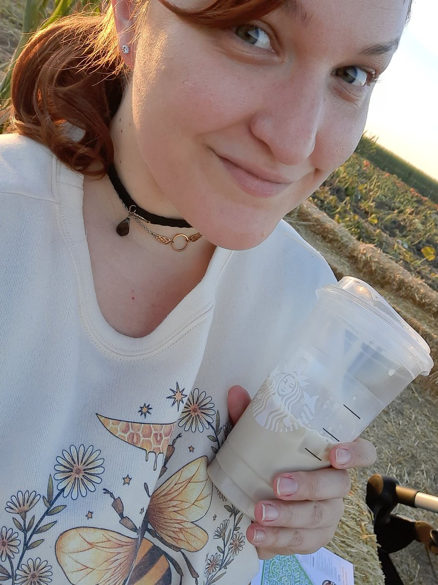 Princes21427333's tweet photo. Finally went out to the pumpkin patch and got my Starbucks π§‘π§‘
Also, anyone see anything different??
#bbw #basicwhitegirlpost #kinkycapybara #pumpkinpatch https://t.co/hQBsCxlqAS
