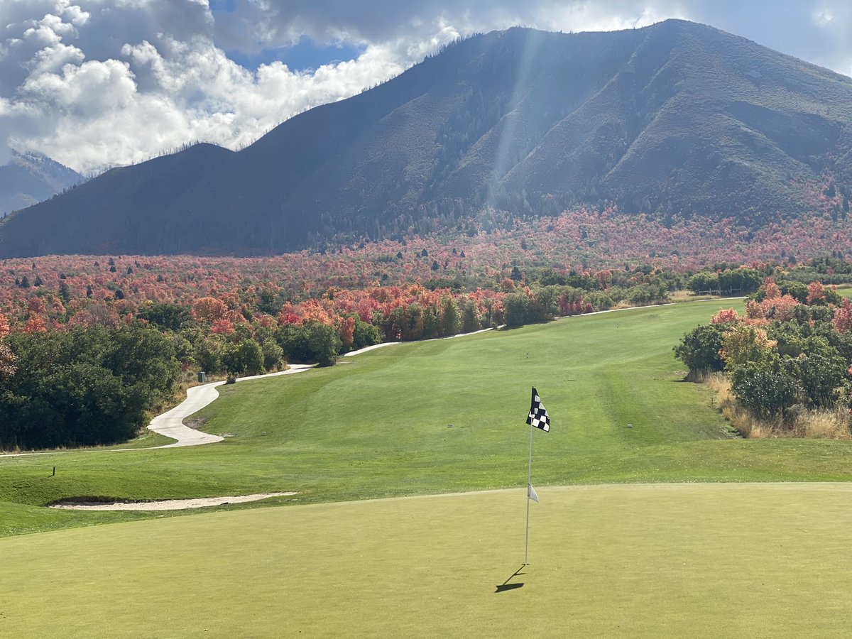 4theSteve's tweet photo. Fall goooooooolf, y’all. It’s 🔥 https://t.co/vRnj0ucaYt