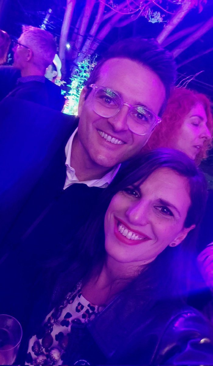 MariuMartini_'s tweet photo. #Eventeando Hace muchos años con @sergiofarella coincidimos en un programa de #radio, gracias al querido @marianoroz . Nunca habíamos tenido la oportunidad de un encuentro en persona hasta hoy. Lindas causalidades periodísticas 🙆🏻♀️ 🍷! #cheers https://t.co/ZiYx8XcXYv
