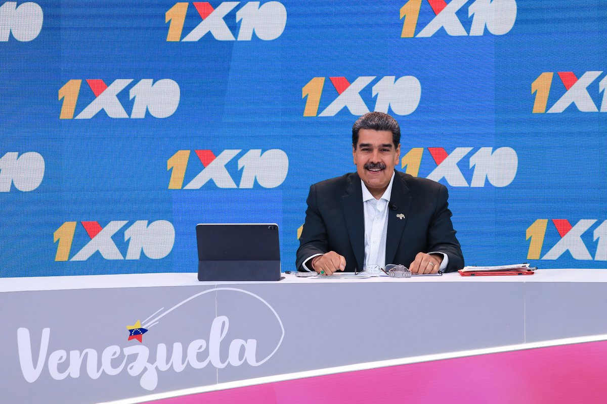 NicolasMaduro's tweet photo. La voz del pueblo se sigue expresando a través del Sistema 1x10 del Buen Gobierno, llegando a dónde tengamos que llegar para resolver las problemáticas. Los reportes lo estamos atendiendo y vamos por más, junto a los líderes y lideresas de las comunidades y el Poder Popular. ¡Cuenten siempre con mi apoyo!