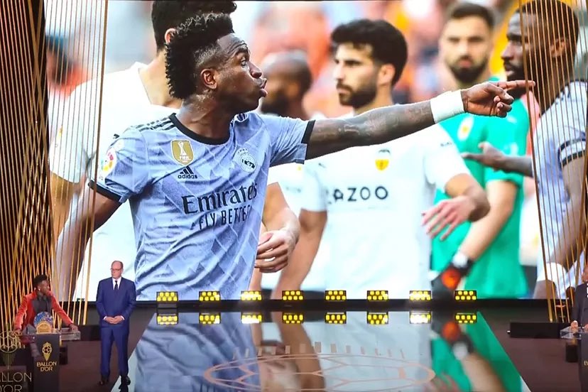 RM4Arab's tweet image. 🚨⚠️ بيان رسمي من نادي فالنسيا |

• يأسف نادي فالنسيا لكرة القدم لاستخدام صورة من ملعبه في حفل الكرة الذهبية وارتباطها بالسلوكيات المرفوضة التي عالجها النادي بشكل عاجل وحاسم، وطبّق أشد العقوبات على المتورطين.

• نكرر إدانتنا المطلقة للعنصـــر/ية ولكننا نطلب أيضًا أقصى درجات…