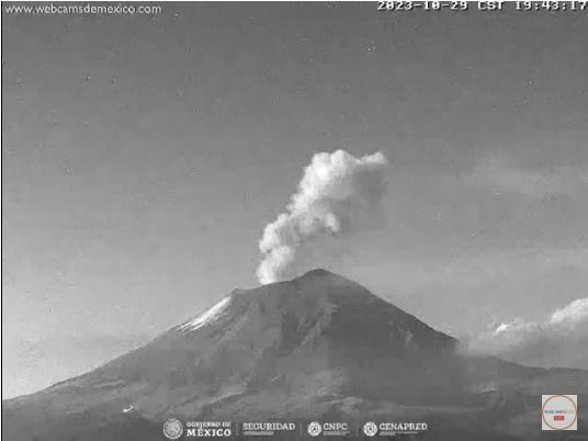 ⚠️ #ExhalaciónPopocatépetl. 
⌚️ 19:20 hrs.
💨 1000 metros.
🧭 Noroeste.
🚦 Semáforo: 🟡 #AmarilloFase 2.
⚠️Se exhorta a 🚫 NO ACERCARSE 🚫 al volcán y sobre todo al cráter.