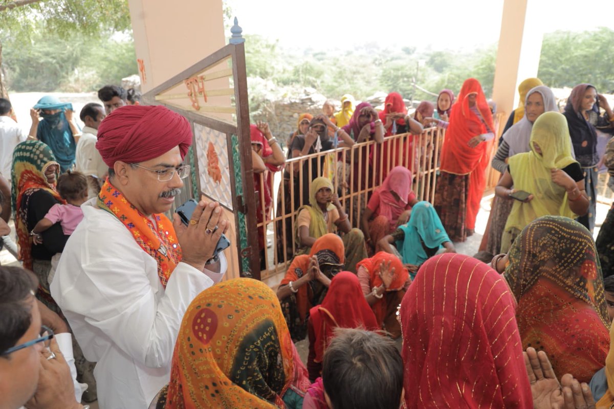 VijaySBainsla's tweet photo. आभार "बेनपा"
जनसंपर्क के दौरान ग्रामवासियों के अटूट जन समर्थन से लगता है की भारतीय जनता पार्टी देवली उनियारा विधानसभा क्षेत्र में भारी बहुमत से चुनाव जीतेगी , मातृशक्ति , युवा शक्ति ,और गांव के बुजुर्गगणों के प्रति आभार रूपी प्रणाम निवेदन करता हु ।
#आ_रही_है_भाजपा #देवली_उनियारा #deoli_uniyara