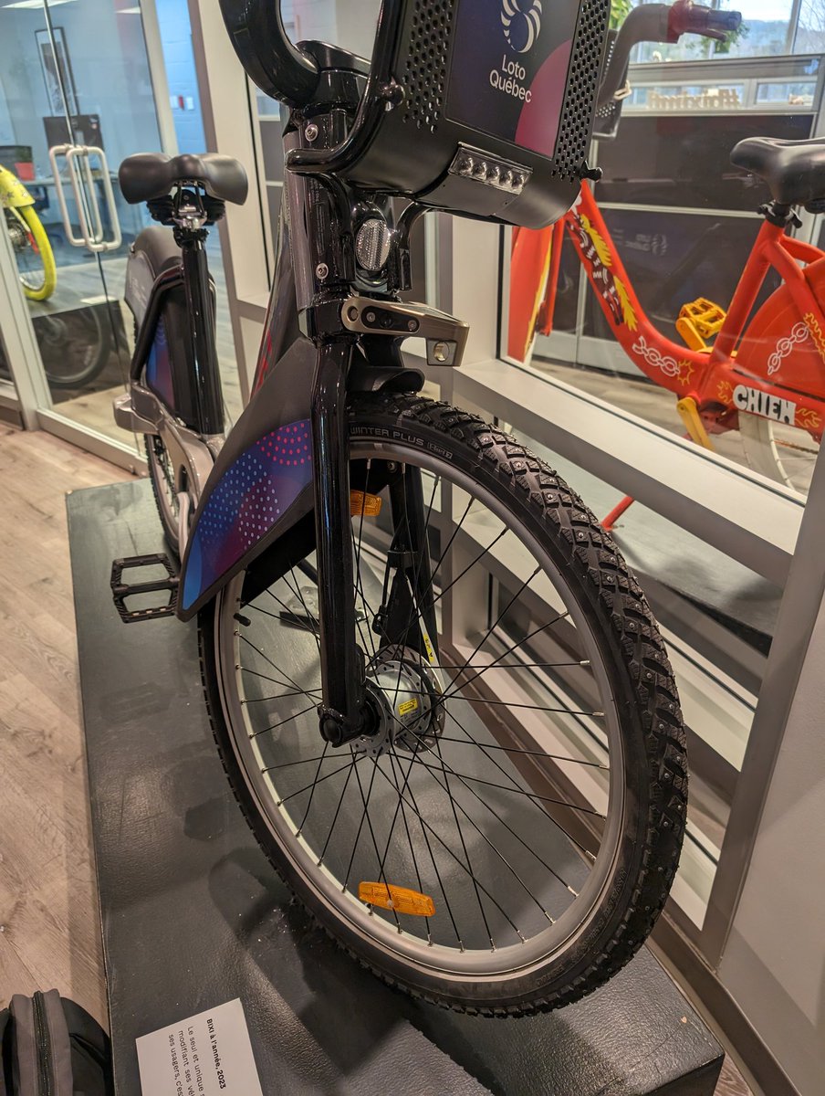 Ju_desaulniers's tweet photo. J'ai eu une réunion avec cette beauté à clous aujourd'hui 👀😏
#BIXImtl #BIXI #vélomtl #vélohivernal #pourquoipaslevélo #teamclous https://t.co/lwcrtF1TBA