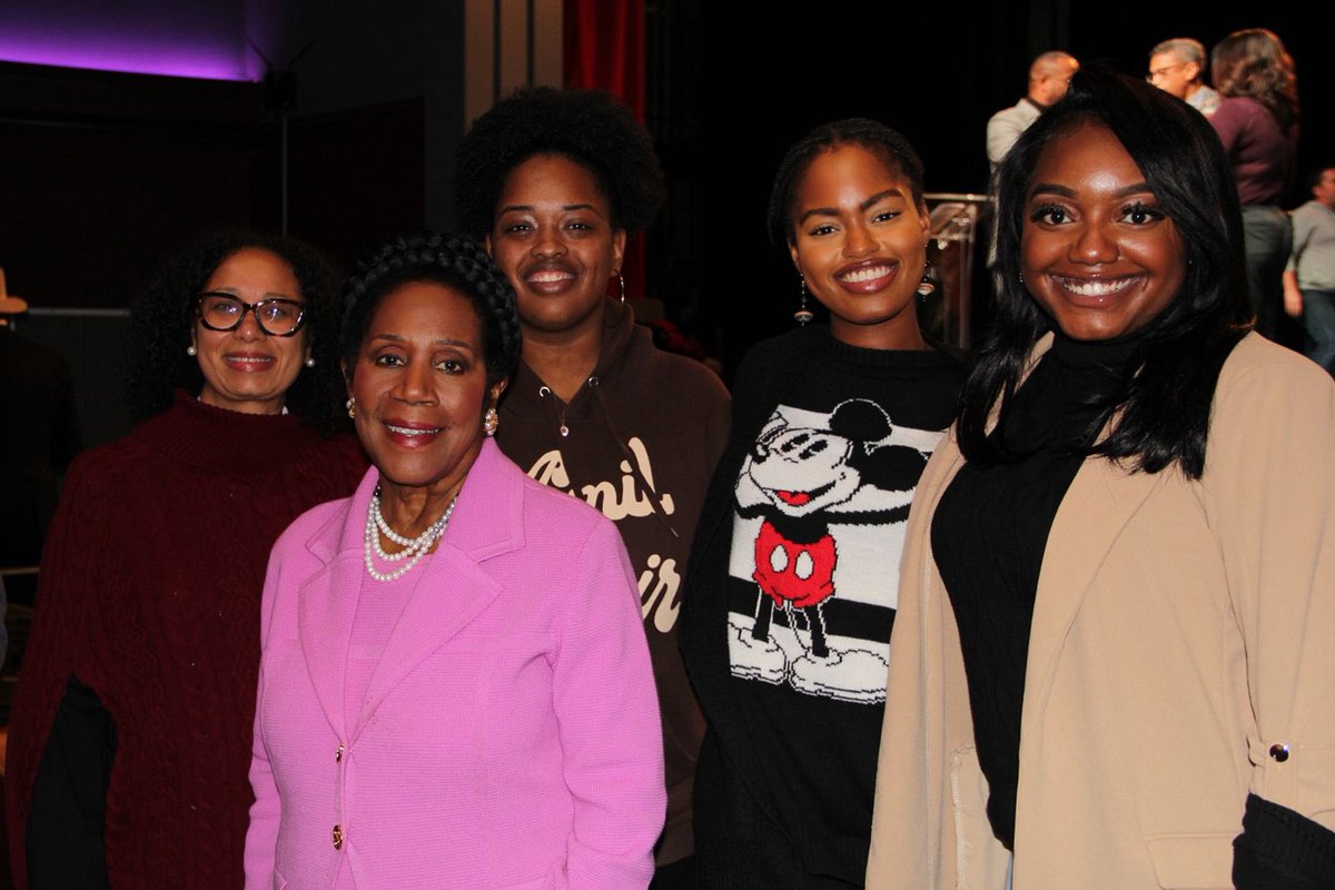Houston it's only eight days until
Election Day!

Vote for a Mayor you can trust and that values transparency. Vote for Sheila Jackson Lee for Mayor!

#voteforsheila #sheilaformayor #houstontx