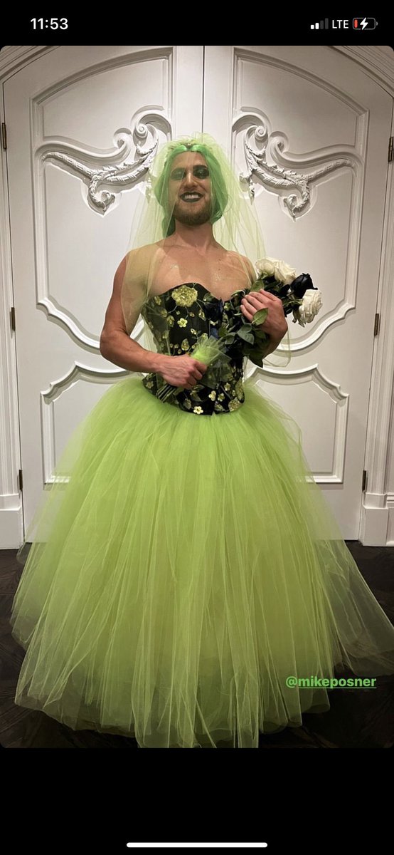 rylynnxx's tweet photo. most beautiful wedding dress 💚💚 #mansionz2 @iamblackbear @MikePosner @mansionz https://t.co/FtF1hKTSq2