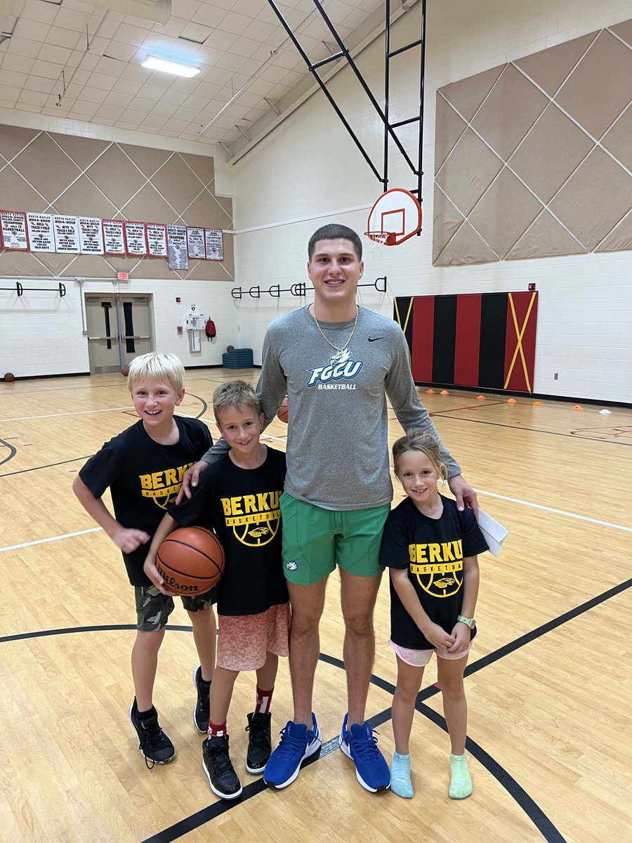 Big Thank you to FGCU Basketball’s Chase Johnston for coming out and sharing his knowledge on the game to our young players🏀🦅