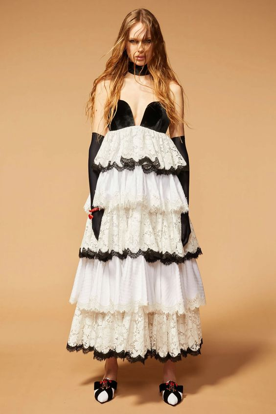 caliblown659's tweet image. Roberto Cavalli takes you on a sartorial journey with the Resort 2024 Collection. Indulge in the beauty of exotic patterns and sensual silhouettes.
#Resort2024 #Fashionstyle #Mondayvibes #MondayMood #mondaythoughts