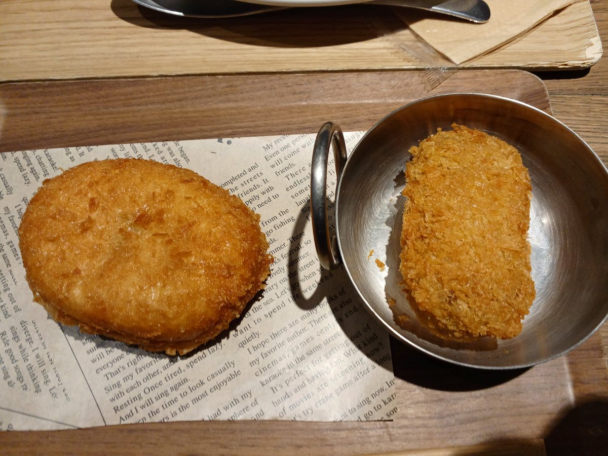 hirohxx1's tweet photo. チャリを1時間ほど漕いで市川のTime is Curryへ。2種カレーご飯大盛り、カレーパン、ビーフカレーコロッケとアイスコーヒーをオーダー。1490円のところ、12月期限第一興商優待券1500円でお支払です。大変美味しゅうございました。
#TimeisCurry
#第一興商
#優待ランチ https://t.co/EvNVKuoUBk
