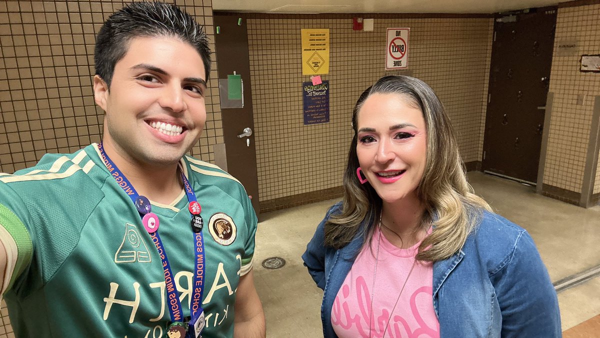 HildaCopenhave1's tweet photo. Y arrancamos esta semana del Liston Rojo o “Red Ribbon Week” en Wiggs con Lunes de Barbie o “Jerseys”…. Super Frío 🥶 afuera, pero AMANDO el Clima!!! #todosbellos https://t.co/Tlwz7mBjS3