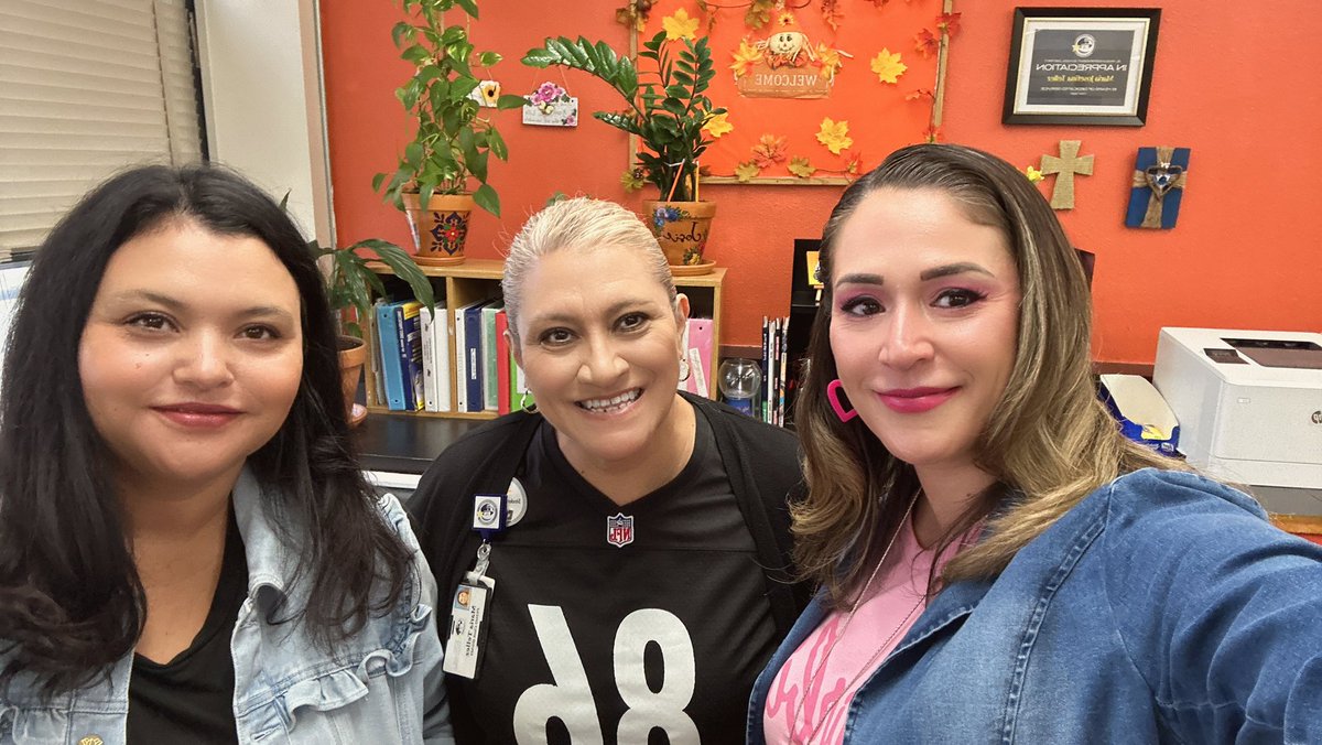 HildaCopenhave1's tweet photo. Y arrancamos esta semana del Liston Rojo o “Red Ribbon Week” en Wiggs con Lunes de Barbie o “Jerseys”…. Super Frío 🥶 afuera, pero AMANDO el Clima!!! #todosbellos https://t.co/Tlwz7mBjS3