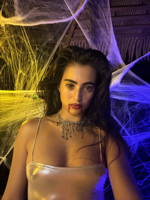 🧛🏼&zwj;♀️⛓️ https://t.co/mSIpkkYK1U https://t.co/YD4dFx0WnT<a href="/tag/burningman2023"class="tags"><span>#burningman2023</span></a>