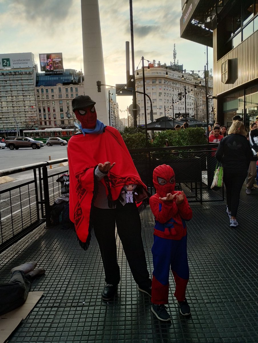 SpidermanGaucho's tweet photo. Reí chiquita conoce a Spiderman chiquito
#SpiderMan #Spidermangaucho #Spidermanobelisco https://t.co/q38dWTeSpq