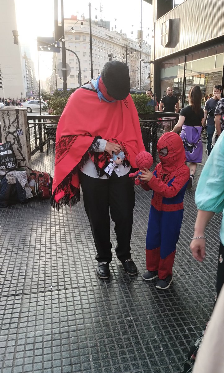 SpidermanGaucho's tweet photo. Reí chiquita conoce a Spiderman chiquito
#SpiderMan #Spidermangaucho #Spidermanobelisco https://t.co/q38dWTeSpq