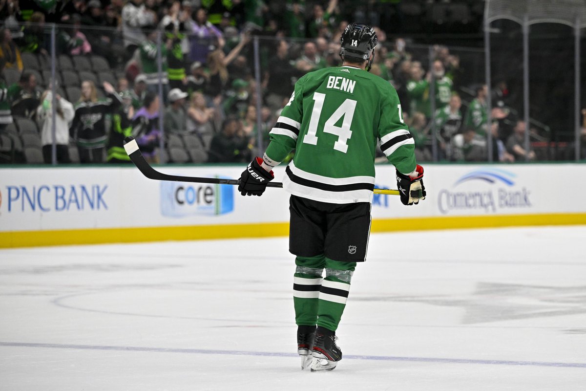 MAVS WIN. RANGERS WIN. STARS WIN.

Great day to be a Dallas sports fan.

#MFFL #GoAndTakeIt #TexasHockey