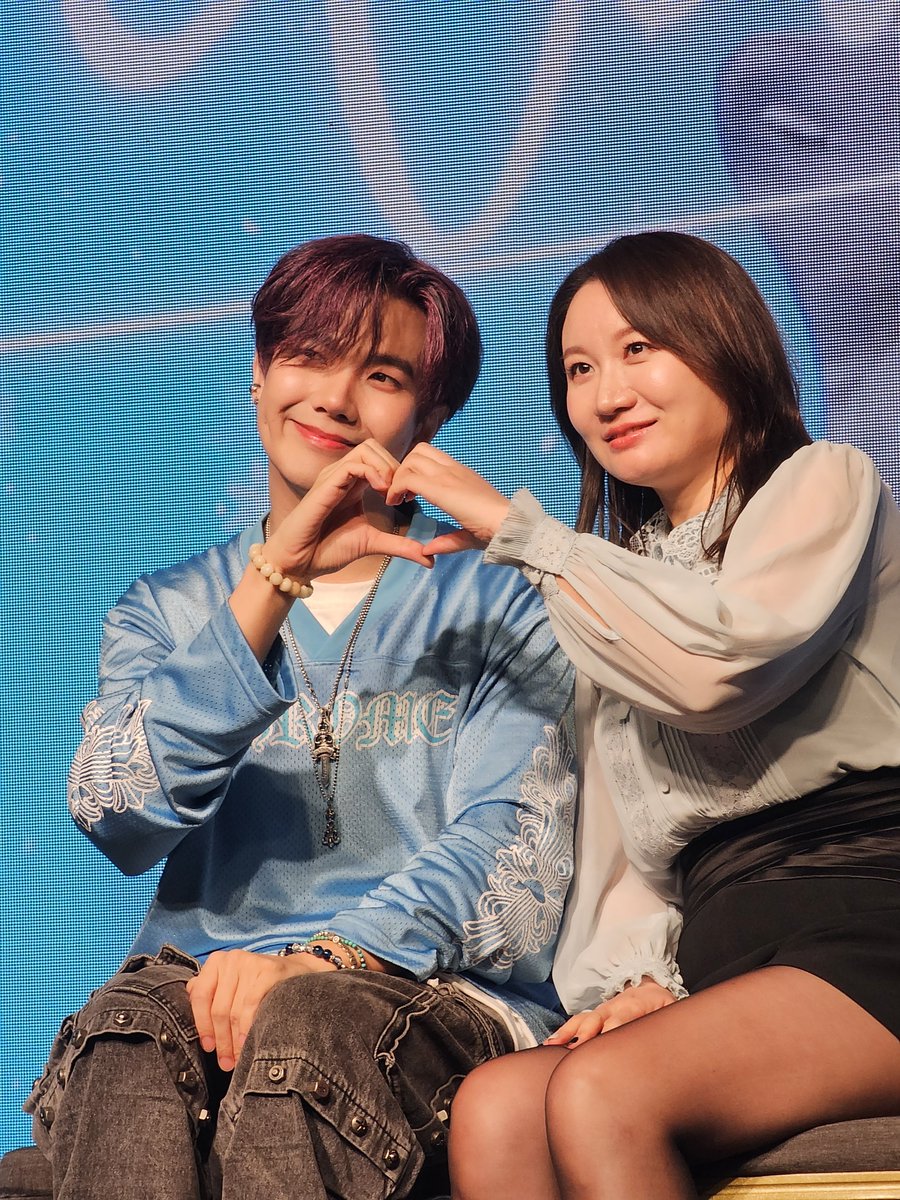 YajingGu's tweet photo. @JakeB4rever 🎃1v1 photo wiz Bui Part 5🎃

😜😜😜😜😜😜😜😜
🤪Hope you can find yourself🥳

#FanMeetingJinjianchenginHongKong 
#BuildJakapan 
#Beyourluve
@JakeB4rever https://t.co/l6zG7CsHm9