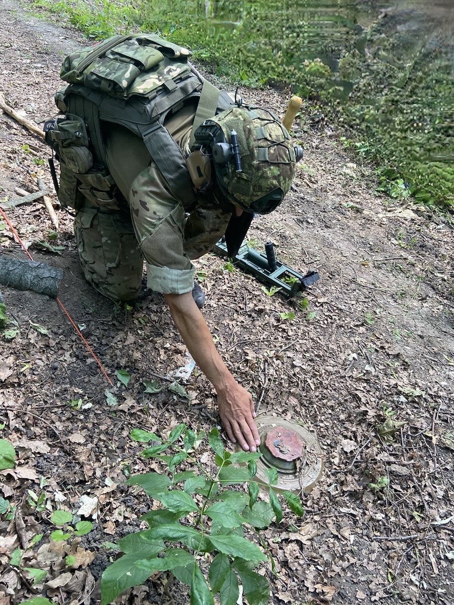trajaykay's tweet image. 💣 De-mining #Ukraine💣

🙏So much to all you amazing people who helped to get Mine detectors

They sent you pictures to say 🙏💙💛
#MriyaReport #Demining

The power of the community at 🇺🇦👉 @MriyaReport 👈🇺🇦
Is saving lives in #Ukraine