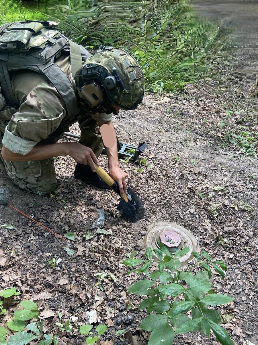 trajaykay's tweet image. 💣 De-mining #Ukraine💣

🙏So much to all you amazing people who helped to get Mine detectors

They sent you pictures to say 🙏💙💛
#MriyaReport #Demining

The power of the community at 🇺🇦👉 @MriyaReport 👈🇺🇦
Is saving lives in #Ukraine