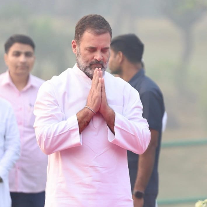 INCIndia's tweet photo. आज @RahulGandhi जी ने शक्ति स्थल पहुंचकर प���र्व प्रधानमंत्री श्रीमती इंदिरा गांधी जी की पुण्यतिथि पर उन्हें भावभीनी श्रद्धांजलि दी। https://t.co/RwZafIt3cy