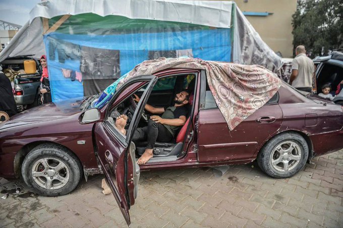 jacksonhinkleee's tweet photo. Over one million Palestinians displaced in Gaza Strip due to the lsraeli aggression.

#NoOilForIsrael #FreePalenstine #StopGenocideInGaza #ابو_عبيدة #غزة_تباد_والرياض_تحتفل #الهلال_الحزم #حماس https://t.co/pFpeeOr8J6