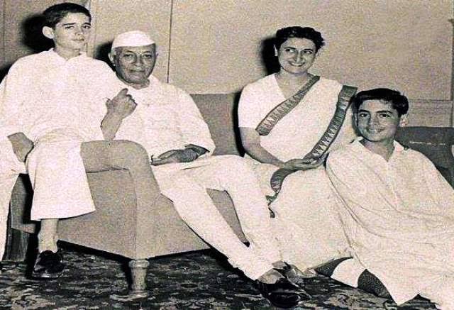 Rajmalhotrachd's tweet photo. 🛑 her #political and #Personal Life:
👉She was the #first and #only #female #primeminister of #India, serving for #threeconsecutiveterms (1966–77) and a #fourthterm from 1980 until her assassination in 1984.
👉She was the #daughter of #JawaharlalNehru, the first prime minister of India, and the #mother of #RajivGandhi, who succeeded her in office as the country's sixth prime minister.