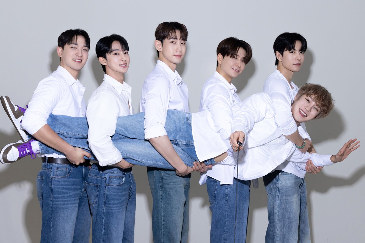 VAV_official's tweet image. [VAV] 에이팀 선물 🎁

VAV 파이팅! VAMPZ 파이팅! 8주년 파이팅!

#VAV #브이에이브이
#HappyVAVDay #해피바브데이
#VAV8thAnniversary