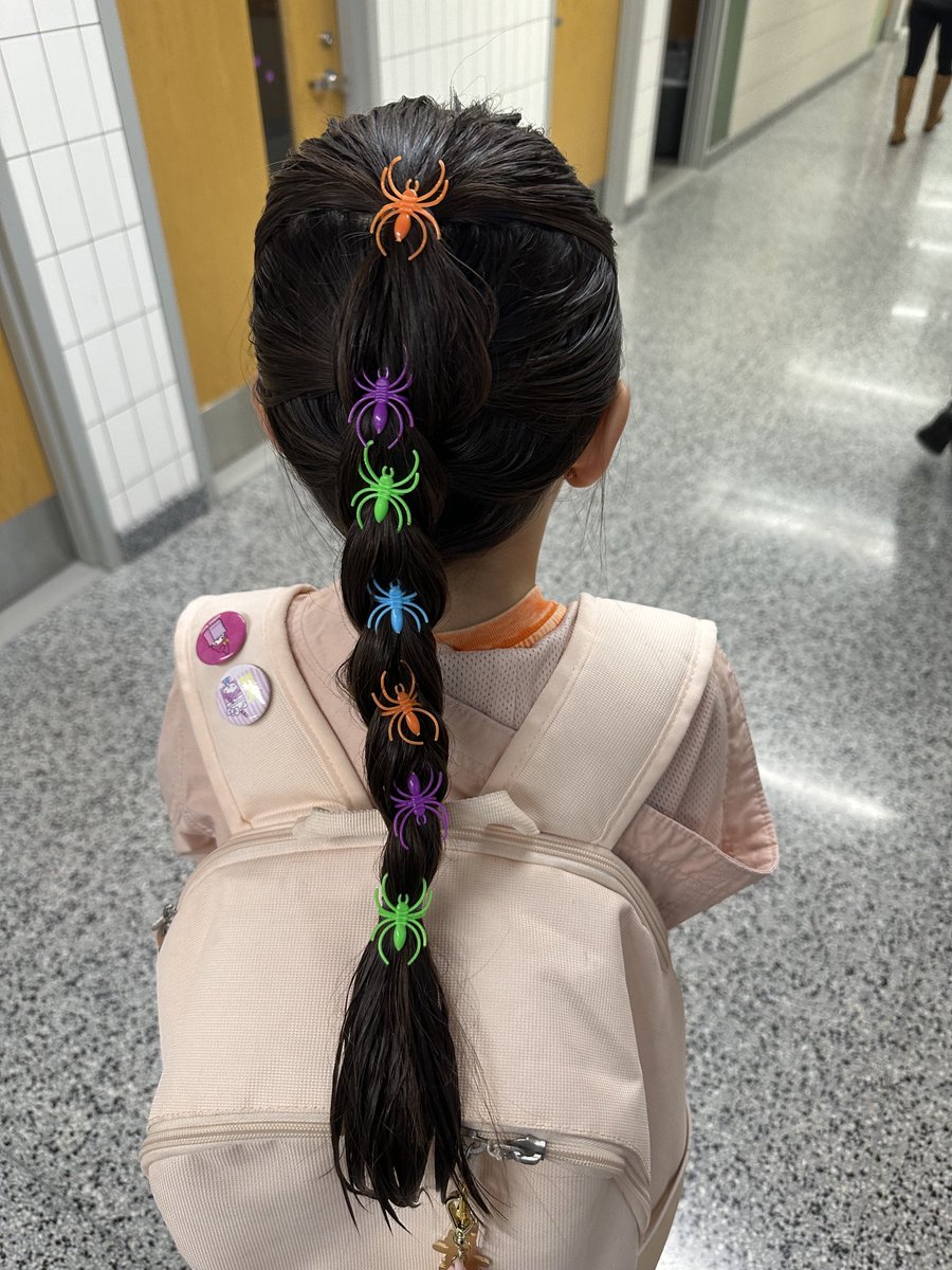 MrsLtweetz's tweet photo. Lots of festive hair CHE! Happy almost Halloween!🎃👻 https://t.co/lr1H4k8HkD