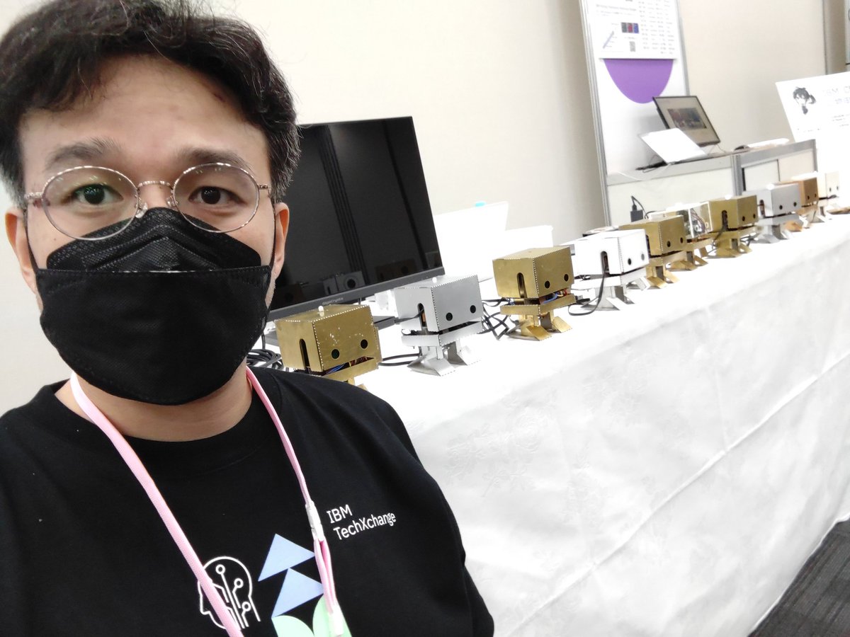 Kakimoty_Field's tweet image. IBM TechXchange Conference Japanにて
TJ Botzeroくん達が大集合！

わたしもバージョンアップに参加させてもらいました😆

カメラで人を認識すると手を振って挨拶してくれます

たくさんのTJ Botくんが一斉に反応してくれのはかわいいですよっ！
#tjbotzero #IBMTechXchange