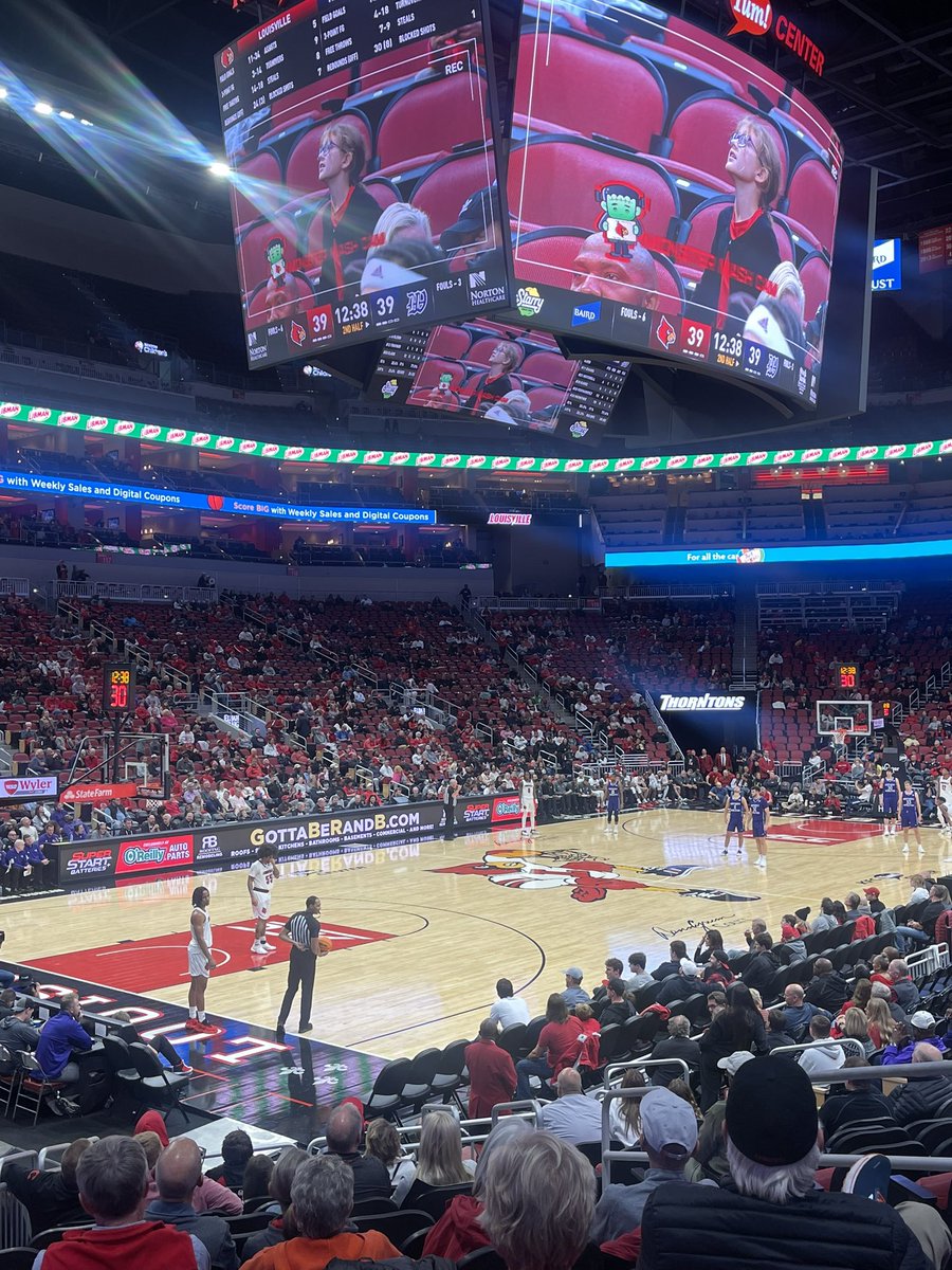 Louisville Male Basketball tweet media