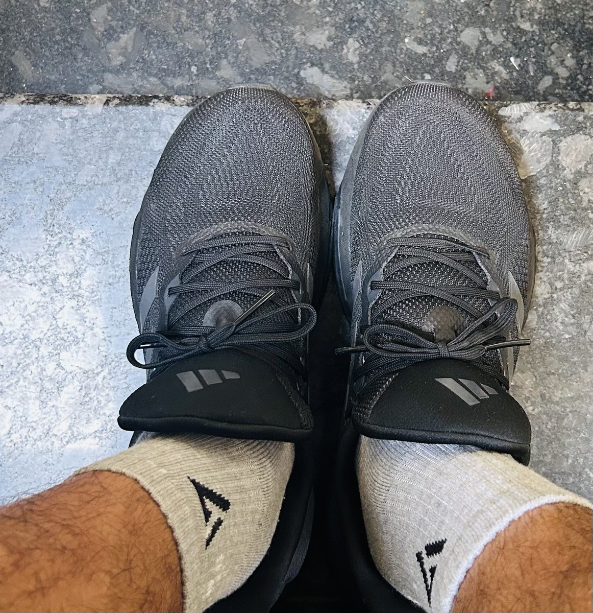 vinnu1508's tweet photo. @adidas this is ridiculous. I bought 9 size of pair. But in same pair both items are in different sizes. Right one is in correct size. Left one is bit short. I’m quite uncomfortable with it.

I wonder how a reputed brand do this blunder https://t.co/BPBimd5bev