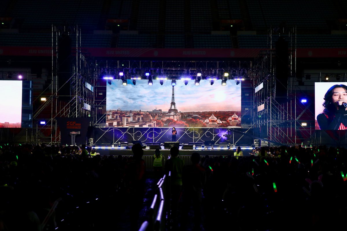 SGF_KPOP's tweet photo. [2023 SGF 3일차 K-POP CONCERT 후기1]
열정적인 응원이 서귀포를 뒤 흔들고 형형색색의 응원도구들이 더 아름답게 서귀포의 밤을 수놓은 K-POP CONCERT가 마무리 되었습니다. 이런 멋진 분들과 함께 2023 SGF의 마지막을 함께해서 정말 영광이었고 감사했습니다. 👍👍

#2023SGF https://t.co/A6kp0AuNed