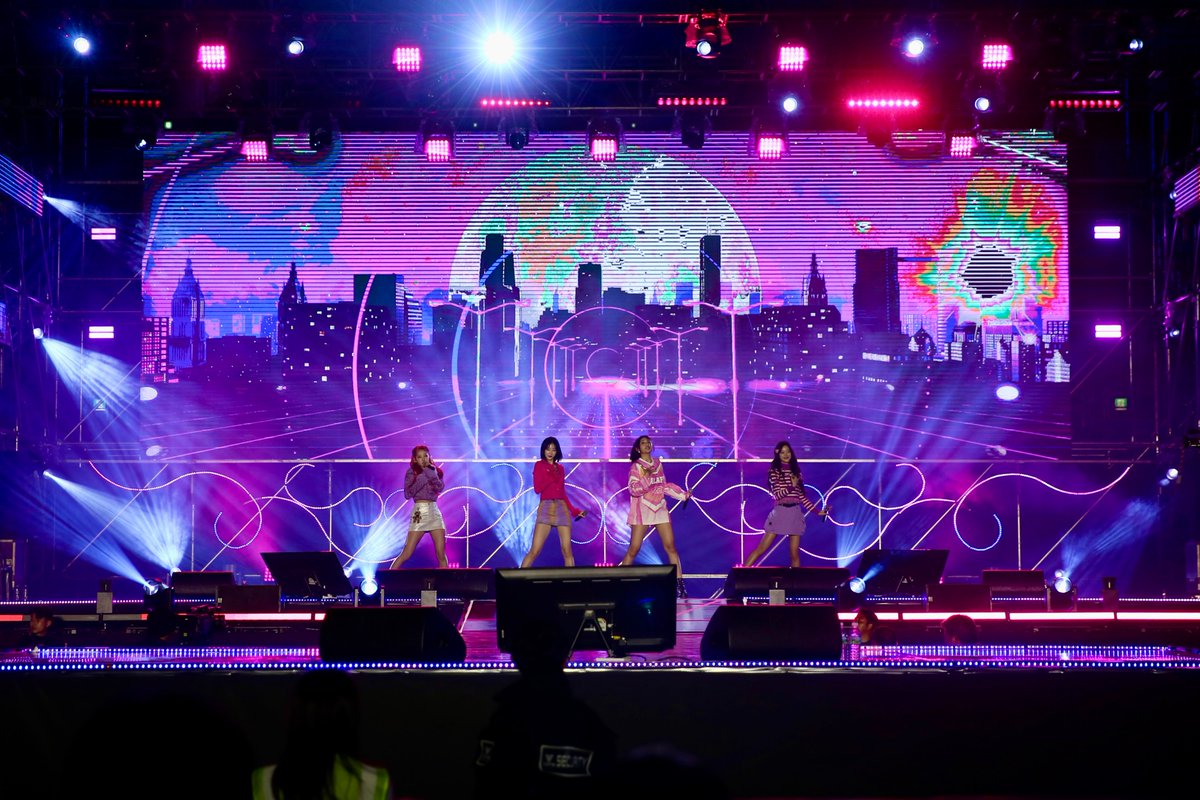 SGF_KPOP's tweet photo. [2023 SGF 3일차 K-POP CONCERT 후기1]
열정적인 응원이 서귀포를 뒤 흔들고 형형색색의 응원도구들이 더 아름답게 서귀포의 밤을 수놓은 K-POP CONCERT가 마무리 되었습니다. 이런 멋진 분들과 함께 2023 SGF의 마지막을 함께해서 정말 영광이었고 감사했습니다. 👍👍

#2023SGF https://t.co/A6kp0AuNed