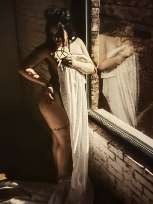 Throwback to my boudoir photoshoot. #boudoir #unfiltrd #unfiltrdhoney #bluehair https://t.co/6ZachOL<a href="/tag/boudoir"class="tags">#boudoir</a><a href="/tag/unfiltrd"class="tags">#unfiltrd</a><a href="/tag/bluehair"class="tags"><span>#bluehair</span></a><a href="/tag/unfiltrdhoney"class="tags"><span>#unfiltrdhoney</span></a>