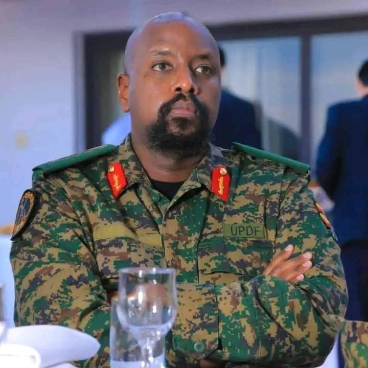 AhmedKayiira's tweet photo. Hon Jimmy Lwanga aka #Embwa Yo Kukyalo mobilizing for Gen @mkainerugaba in his county.
Mission Mk 2026 is achievable. https://t.co/jKAQa69gGs