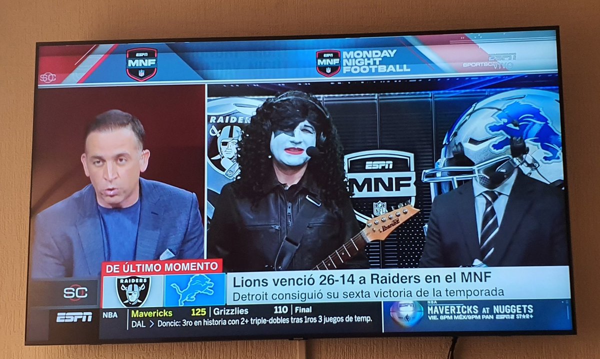 runraul's tweet photo. @nflmx @EduardoVarelaTV @PabloViruega @ESPNmx @StarPlusLA Todo de lujo, que cool lo de los disfraces, pero sin duda el que da más miedo es el de @fer_tirado 🤣🤣✌🏻 https://t.co/DgKokypHTy