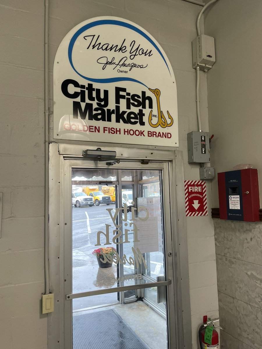 SRShift4's tweet photo. Exactly 1 week later, back onsite in Wethersfield, CT adding more @SkyTabPOS and expanding this location moving #boldlyforward🚀 to #powercommerce they just had to have more @Shift4 https://t.co/jEG81dY74f