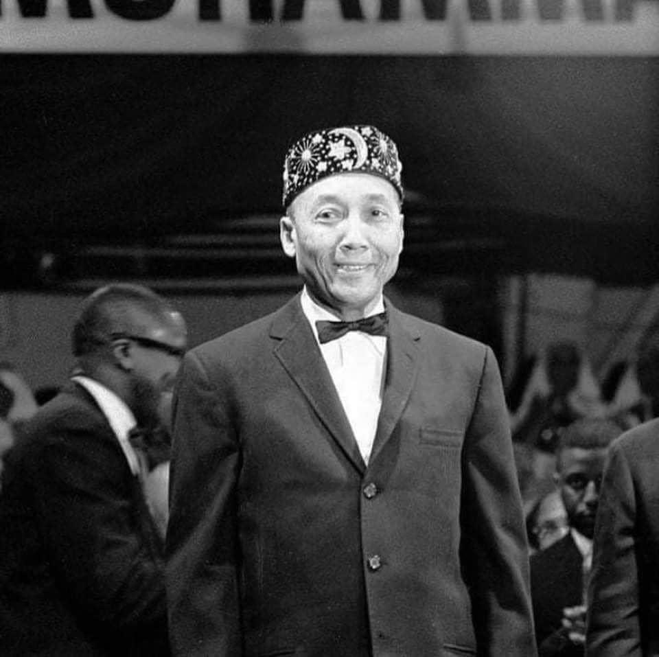 MrsFarrakhan's tweet photo. The Exalted Christ. https://t.co/HAA8Prbkn5