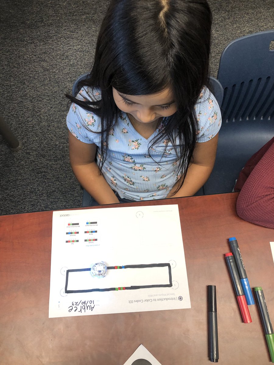 CarlySapp4's tweet photo. Introduction to @Ozobot at both @MariposaRUSD and @LugoniaRUSD today! The planning guides are the perfect way to get started. Great job to these 1st &amp; 2nd graders 🎉 @MrsDavisonTeach @RedlandsInTech @RedlandsUSD #OzobotCE #RedlandsINTech https://t.co/66I4pbrrmm