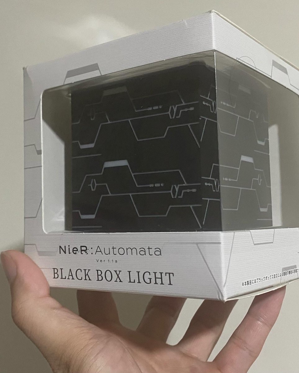 Herman_zn64's tweet photo. 最近剛拿到的新玩具

尼爾：自動人行 黑盒燈
NieR:Automata BLACK box LIGHT

外觀超有質感的

尼爾迷必定入手一個 https://t.co/6CrV5pT5Uc