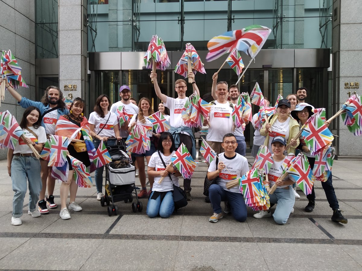 UKinTaiwan's tweet photo. Happy #TaiwanPride! We are glad to join #Taiwan for the #LGBT+ Pride Parade and #StandwithDiversity. Everyone can play a full, active and equal part in society, without fear of violence or discrimination, regardless of their sexual orientation or gender identity of expression. https://t.co/lShGHDK713