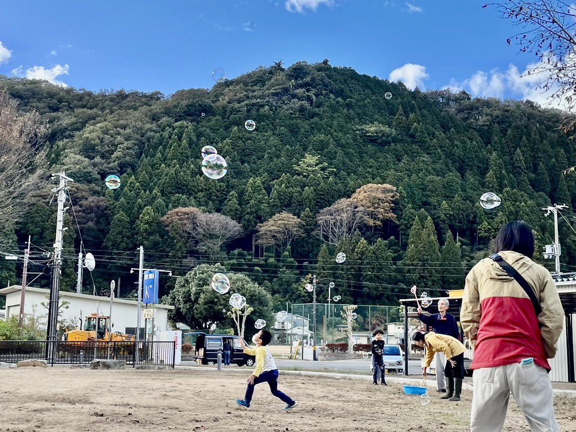 kobe_kaiundo's tweet photo. 10月28日はあさごプレーパークでした！
次回は11月25日開催です。 https://t.co/wy9jpIwS91