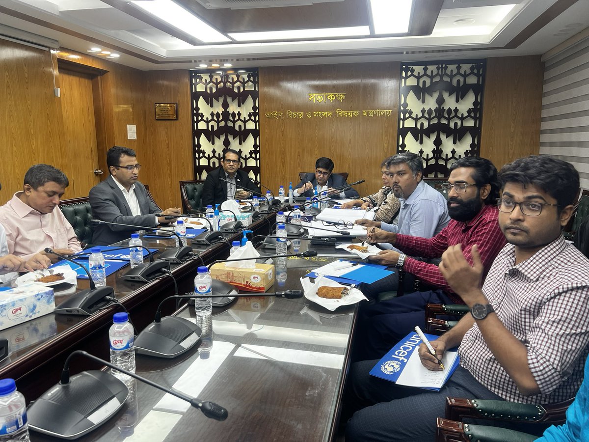 Saidul86's tweet image. A high table discussion held with the Hon’ble Secretary, Law and Justice Division for the strengthen judicial system for #child protection  in #BD. #UNICEFBangladesh collaboration with MoLJPA construct 11 child sensitive Children’s  courts under 9 different districts.