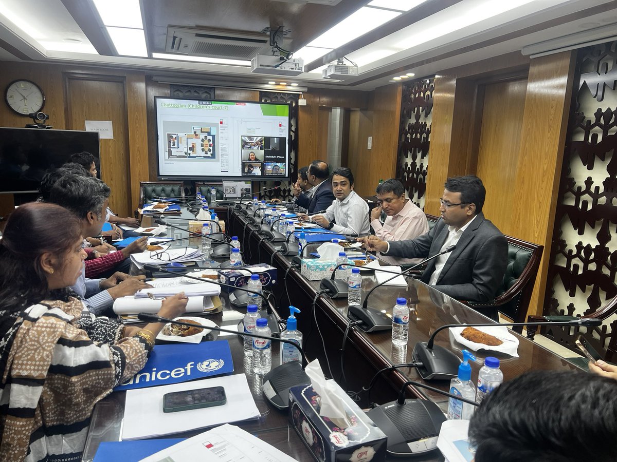 Saidul86's tweet image. A high table discussion held with the Hon’ble Secretary, Law and Justice Division for the strengthen judicial system for #child protection  in #BD. #UNICEFBangladesh collaboration with MoLJPA construct 11 child sensitive Children’s  courts under 9 different districts.