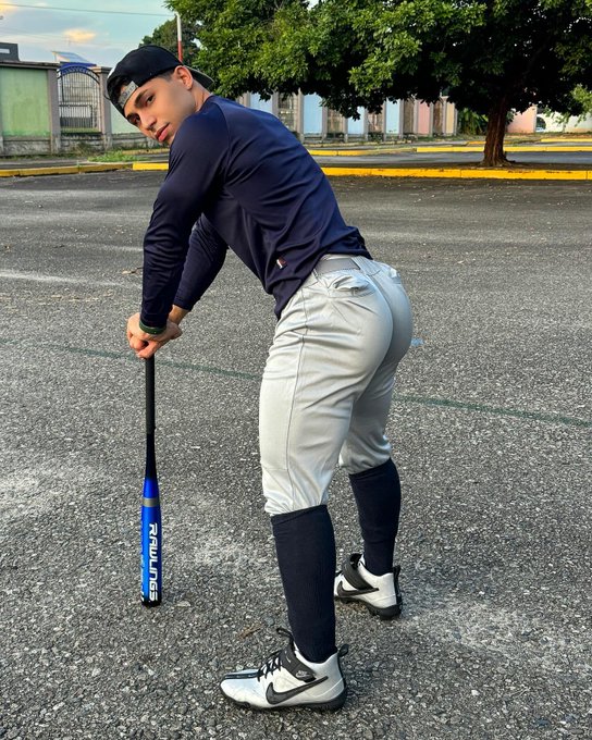 I can hit your balls https://t.co/Lk5MuiqFTi